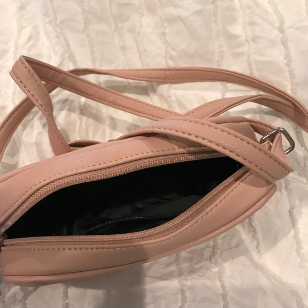 Guess Bella Wallet On A String Crossbody Nwot - image 4
